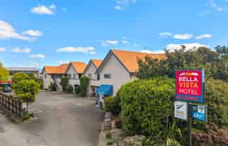 Qualmark 4 Star Gold motel in Tāhunanui – 18 units