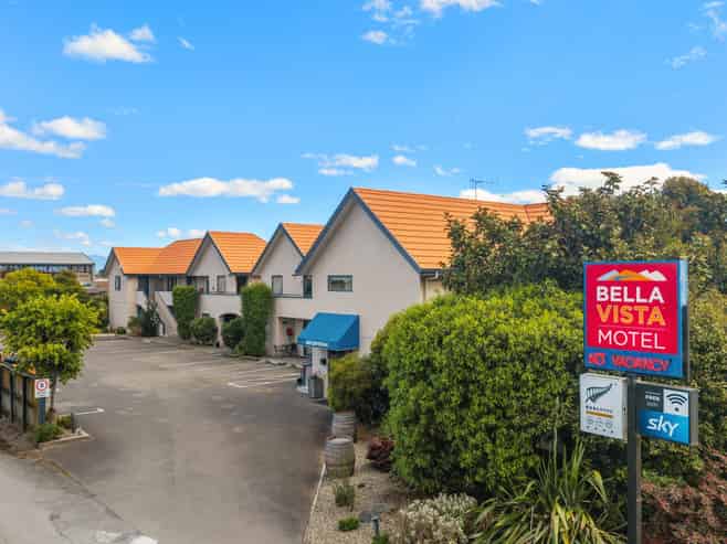 Qualmark 4 Star Gold motel in Tāhunanui – 18 units