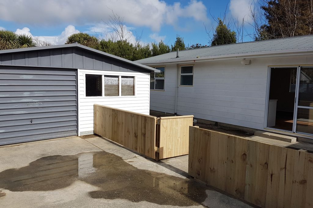 Tidy 2 Bedroom in Hokowhitu 1