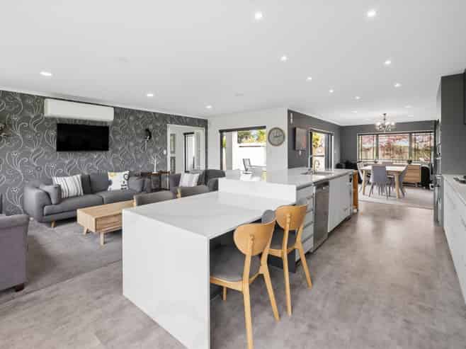 76 Palm Beach Boulevard, Papamoa Beach