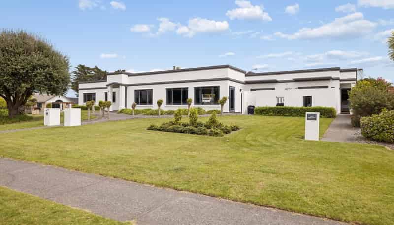 76 Palm Beach Boulevard, Papamoa Beach