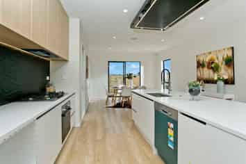 18 Surf View Crescent, Red Beach