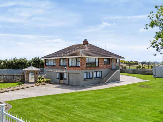 424 Glenbrook Beach Road, Glenbrook