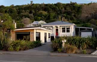 59 and 59a Moana Road, Okitu