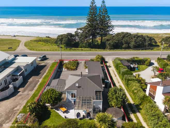 59 and 59a Moana Road, Okitu