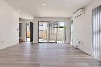  62B Royal Road, Massey