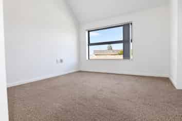  62B Royal Road, Massey