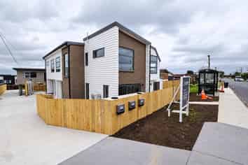  62B Royal Road, Massey