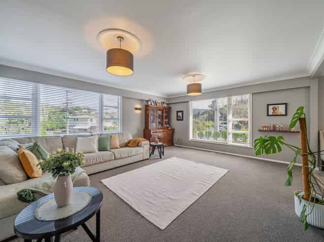 41 James Grove, Stokes Valley