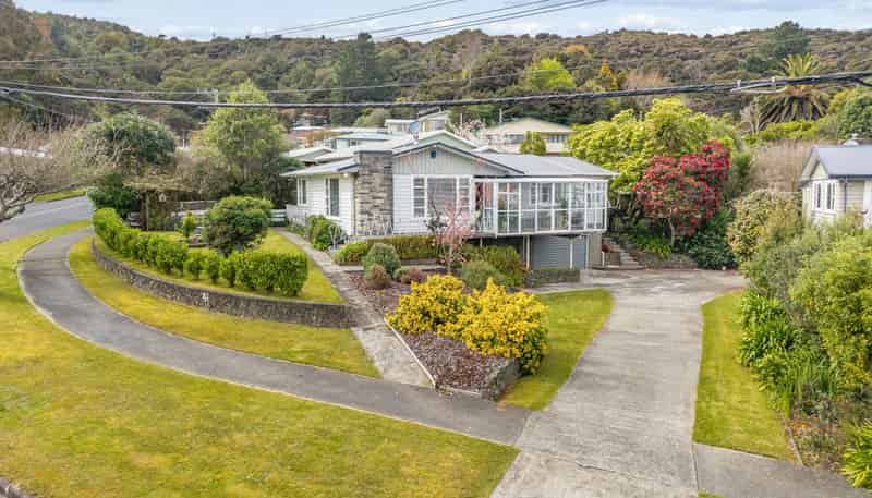 41 James Grove, Stokes Valley