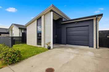 12 Hinaki Street, Poike