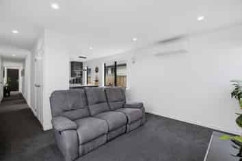 12 Hinaki Street, Poike