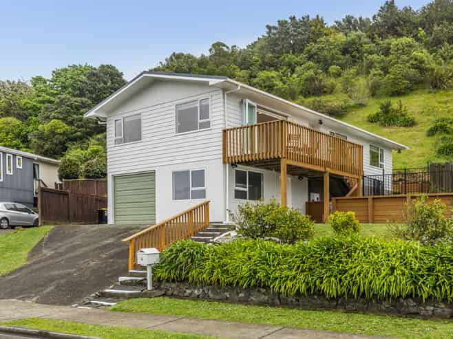 72 Fyvie Avenue, Tawa
