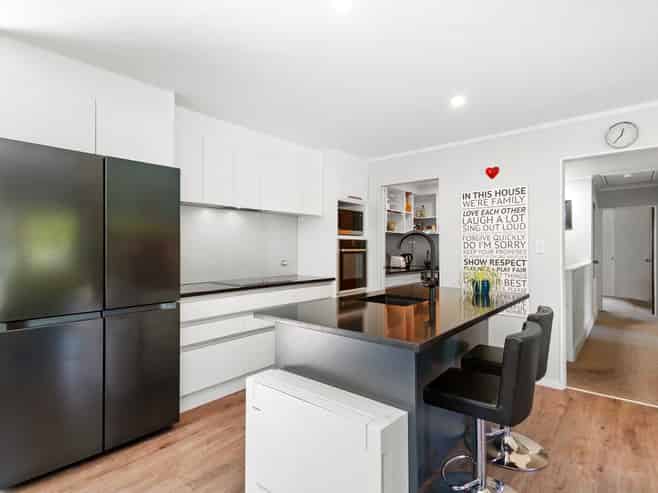 9A Kowhai Street, Tawa