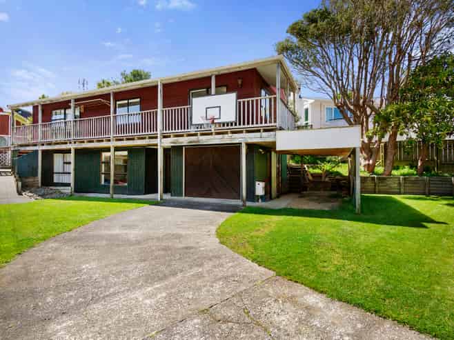 9A Kowhai Street, Tawa