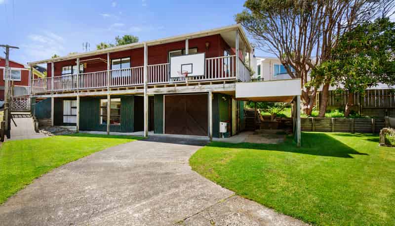 9A Kowhai Street, Tawa