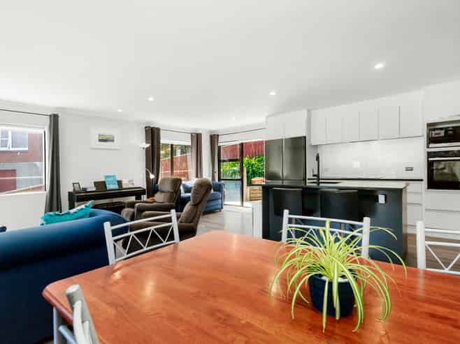9A Kowhai Street, Tawa