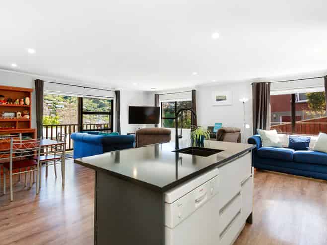 9A Kowhai Street, Tawa