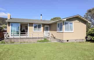 90 Domett Esplanade, Cobden