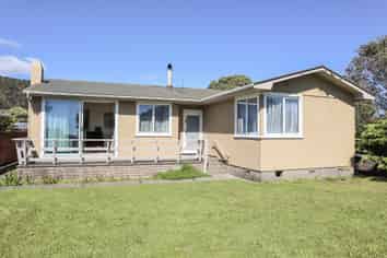 90 Domett Esplanade, Cobden