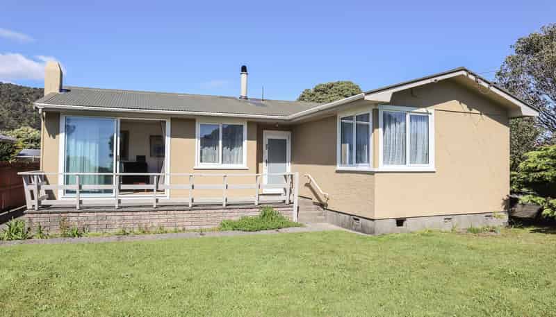 90 Domett Esplanade, Cobden