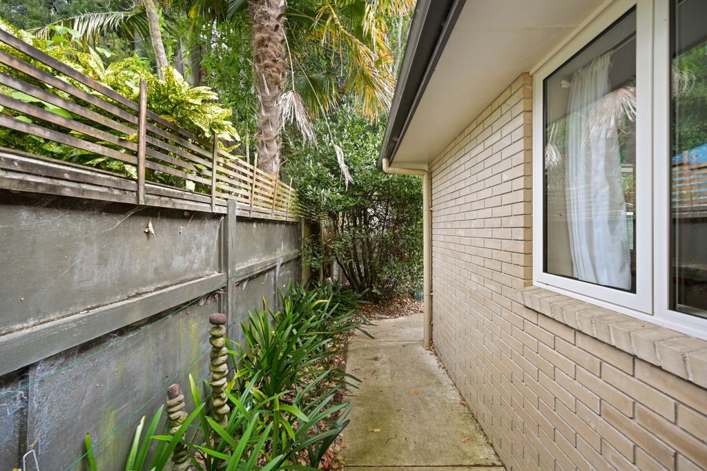 Furnished Secure One Bedroom Unit 4