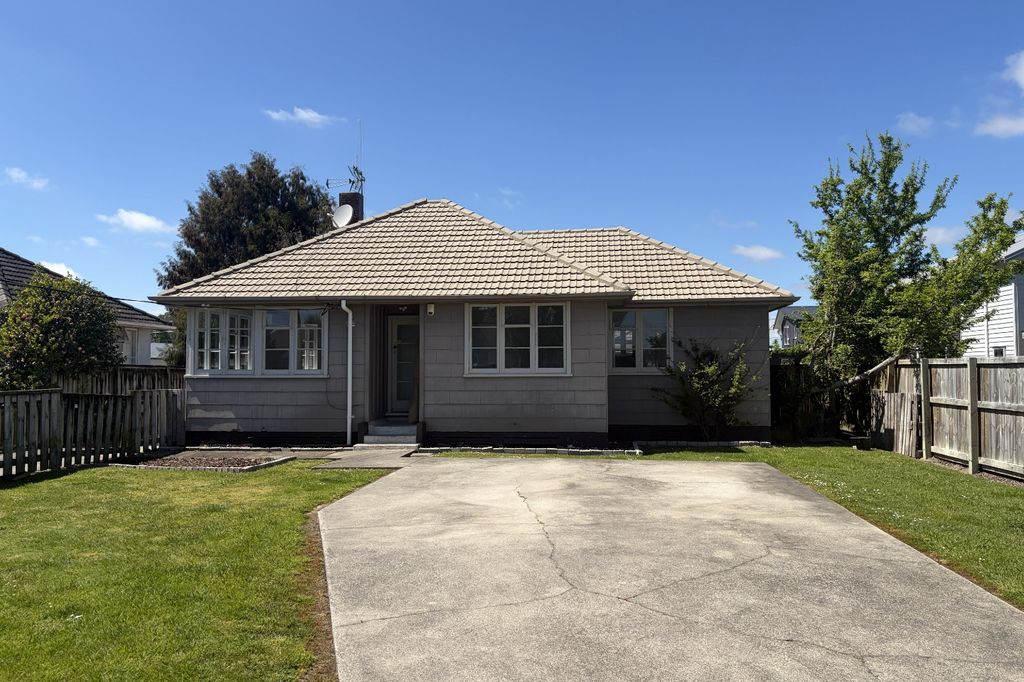 Freshly Updated 3 Bedroom Home - Close to Waikato Hospital! 2