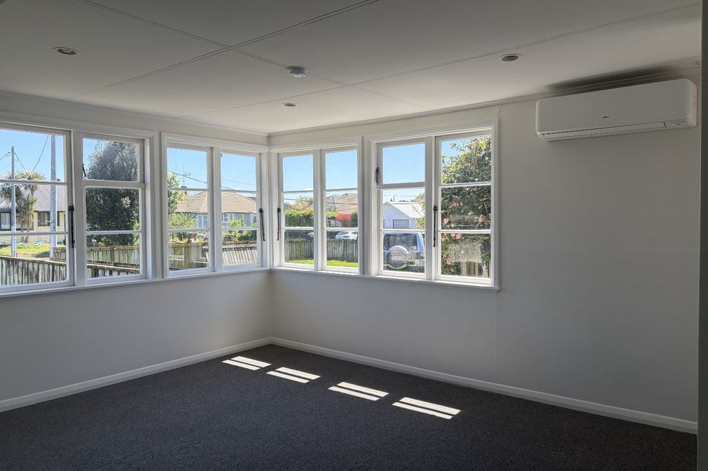 Freshly Updated 3 Bedroom Home - Close to Waikato Hospital! 3