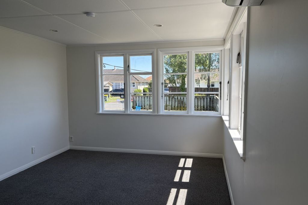 Freshly Updated 3 Bedroom Home - Close to Waikato Hospital! 4