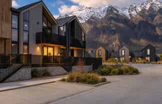 27/2 McKinlay Lane, Jacks Point