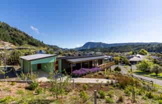 2 Bell Bird Rise, Picton