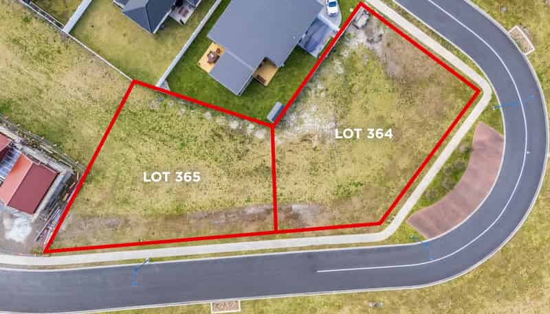8 and 10 Kentia Court, One Tree Point