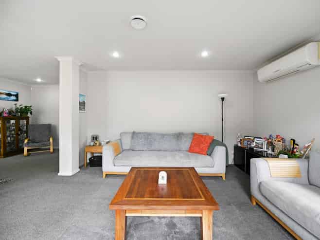 24 Parkside Drive, Huntington