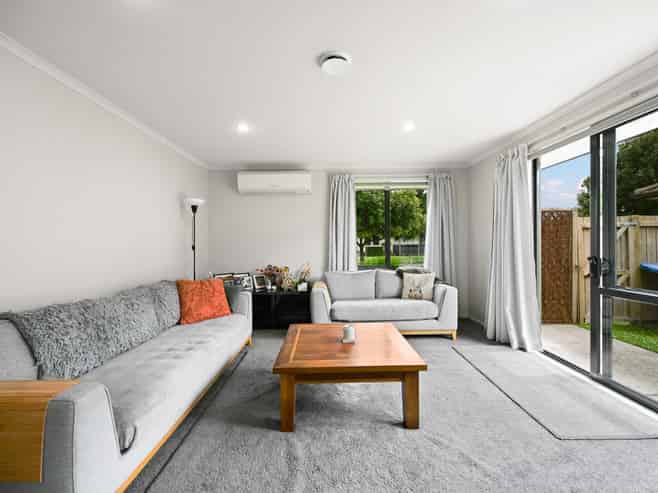 24 Parkside Drive, Huntington