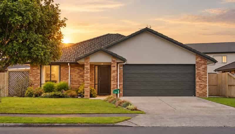 24 Parkside Drive, Huntington