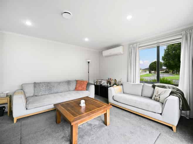 24 Parkside Drive, Huntington