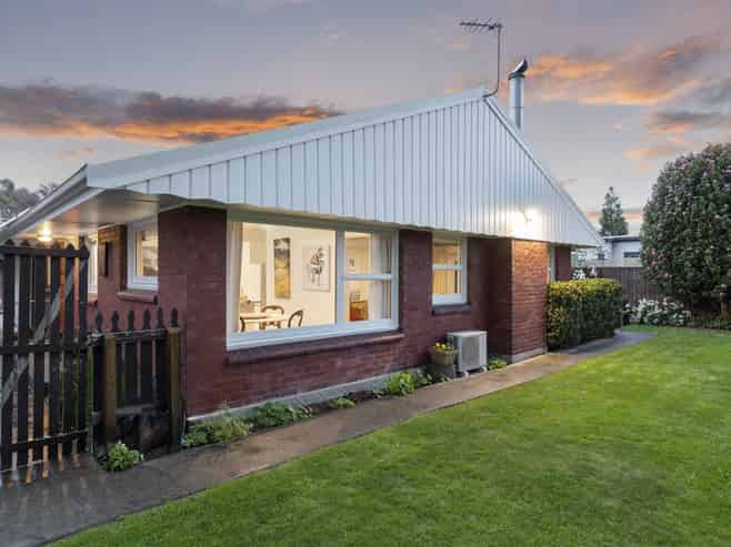 2/15 Knowles Street, Saint Albans