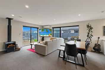 30 Minerva Cr, Woodend
