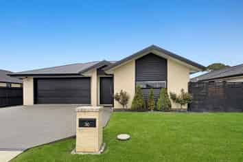 30 Minerva Cr, Woodend
