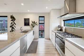 30 Minerva Cr, Woodend