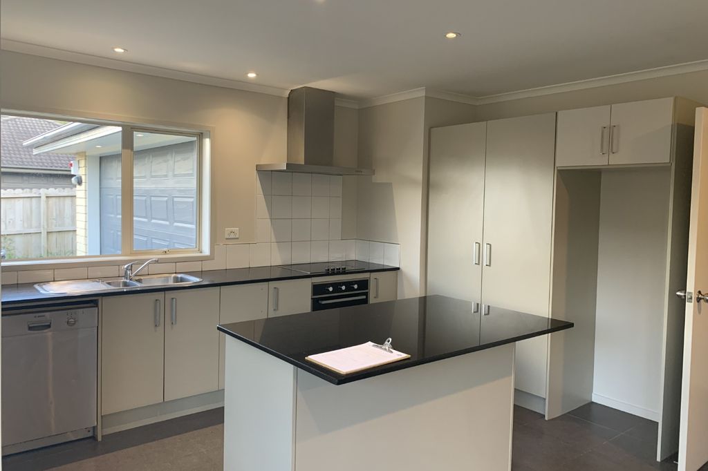 4 Bedroom Brick & Tile Pukekohe Available Now 3
