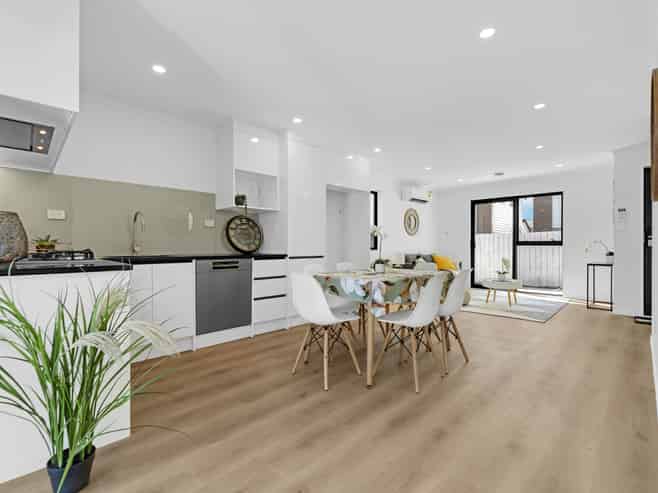 8C Gardiner Grove, Mangere East