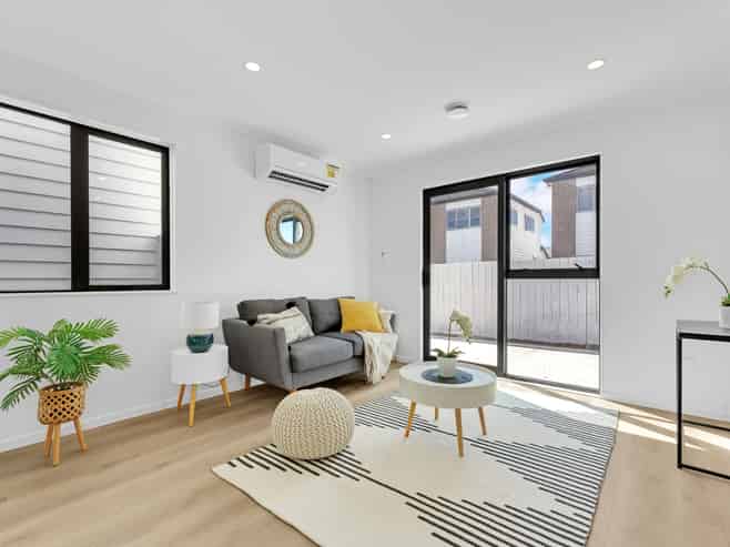 8C Gardiner Grove, Mangere East