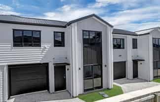 8C Gardiner Grove, Mangere East