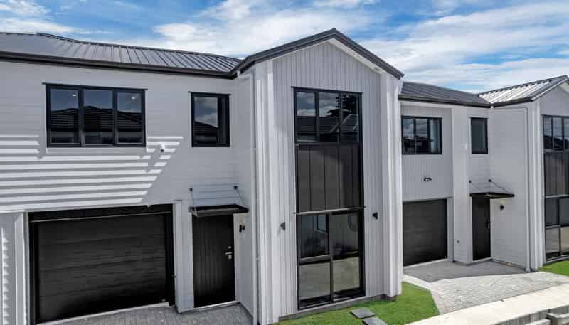 8C Gardiner Grove, Mangere East