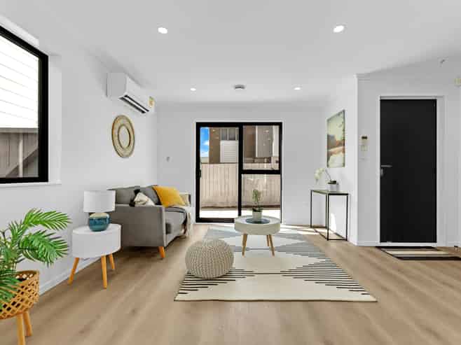8C Gardiner Grove, Mangere East