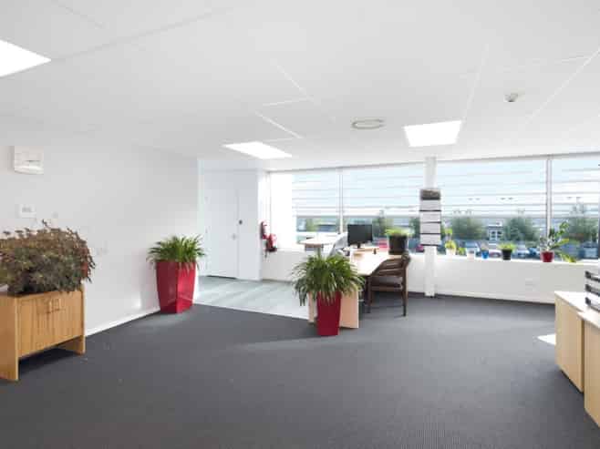 Quality Blenheim Road office – with car parks