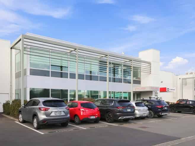 Quality Blenheim Road office – with car parks
