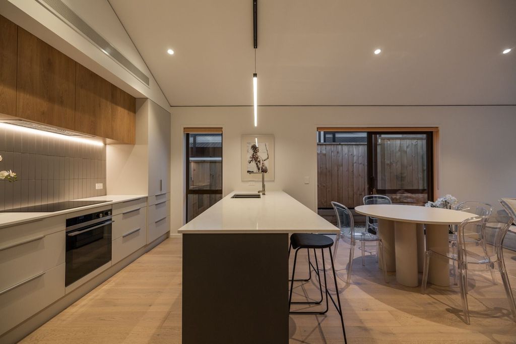 Mountain views and flexible living 3