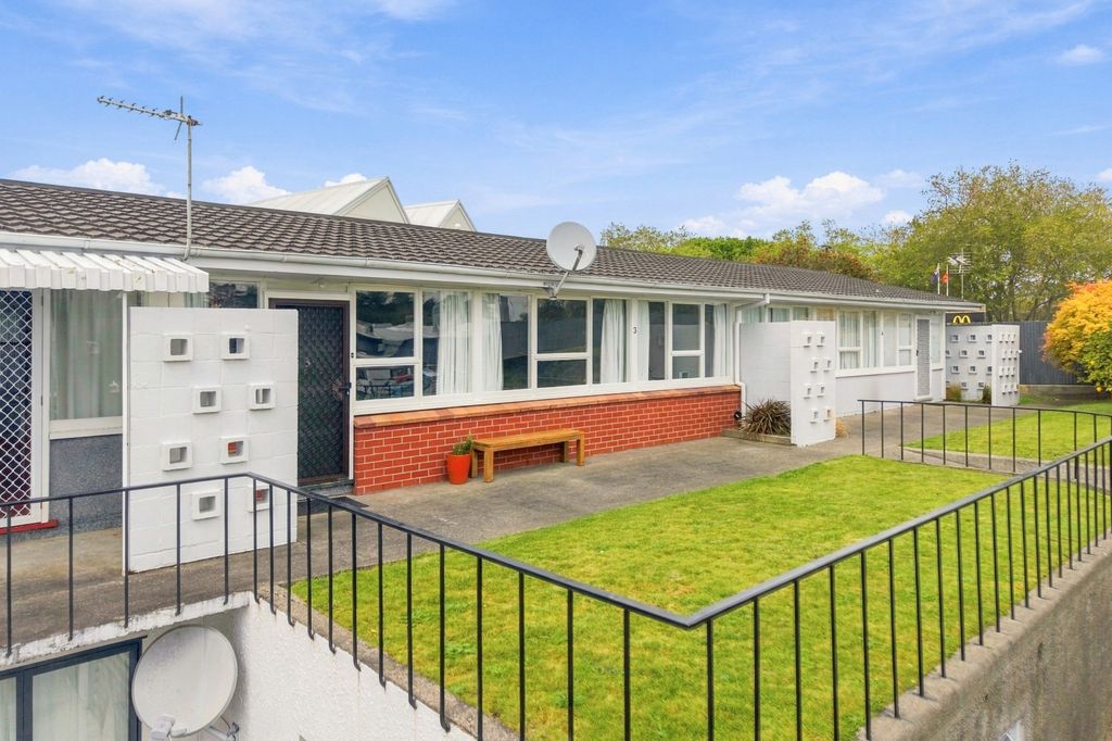 A comfortable, convenient, central new listing 2